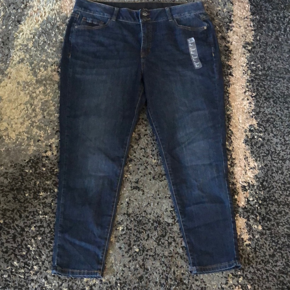 NWT Venezia Size 18s Comfort Stretch Jeans with Tighter Tummy Tech waistband